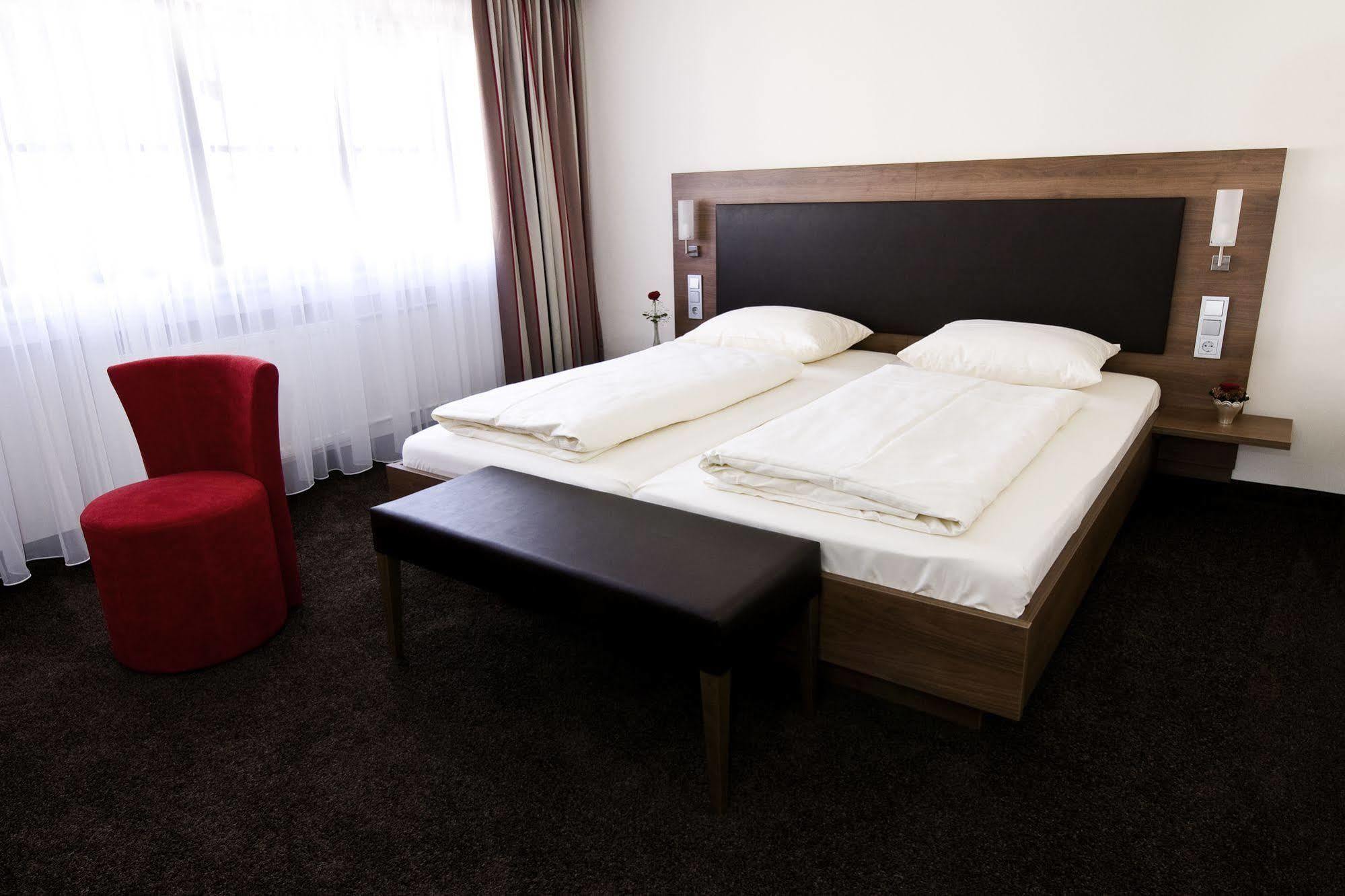 Hotel Schwanen Köngen Dış mekan fotoğraf